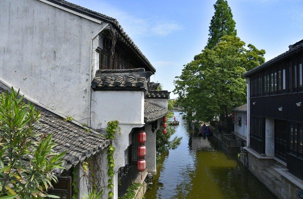 阴森的郊区
